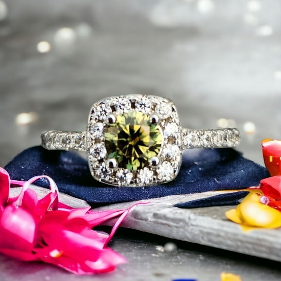 MOI|GLAM 0.5ct Peridot Moissanite Halo Ring - Picture 6 of 7